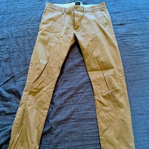 J. Crew Men’s Stretch Brown Khaki Pants. 32x32.